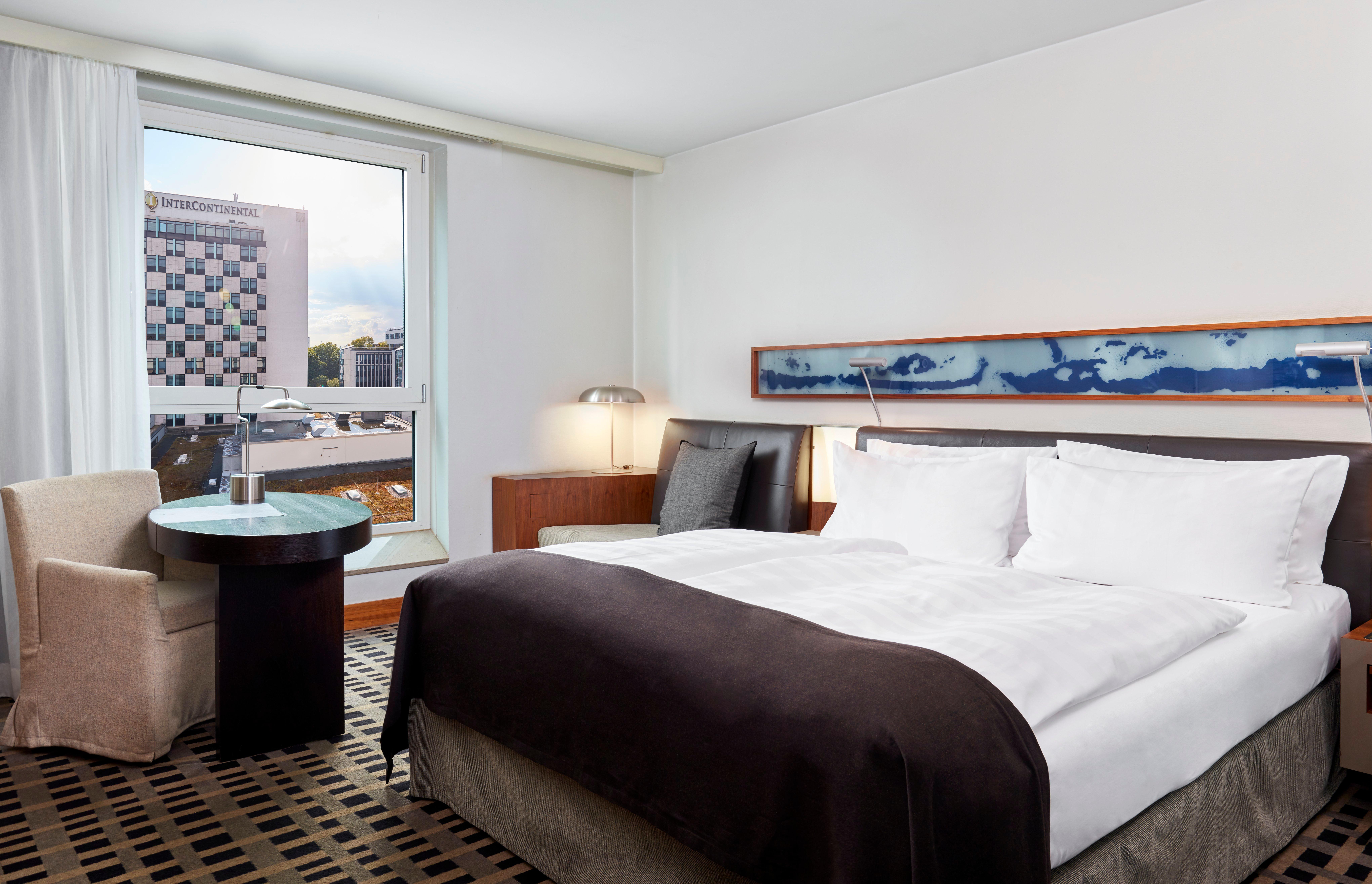 Intercontinental Berlin By Ihg Hotel Bagian luar foto A room at the hotel