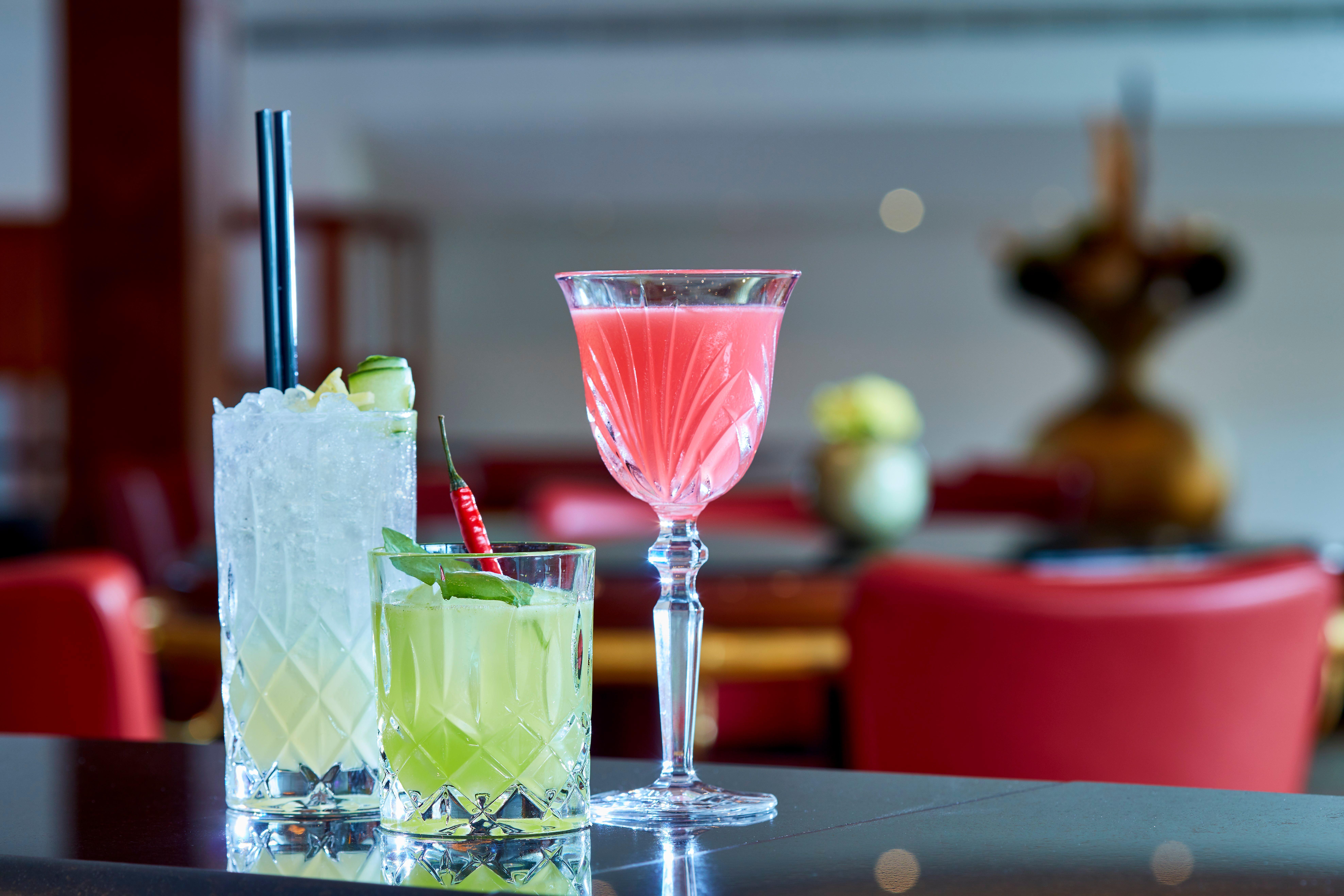 Intercontinental Berlin By Ihg Hotel Bagian luar foto Cocktails at the bar