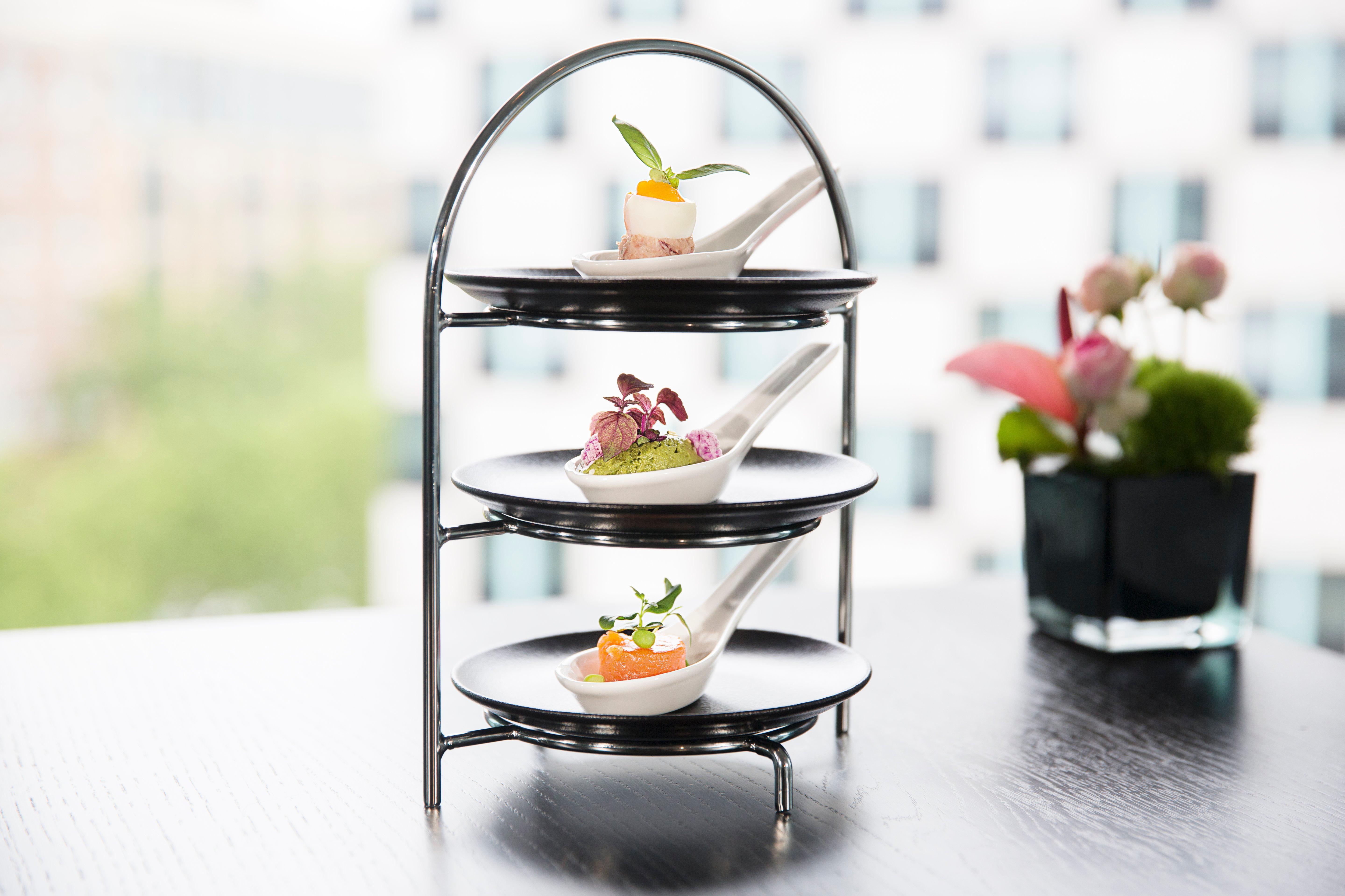 Intercontinental Berlin By Ihg Hotel Bagian luar foto A three-tiered serving stand