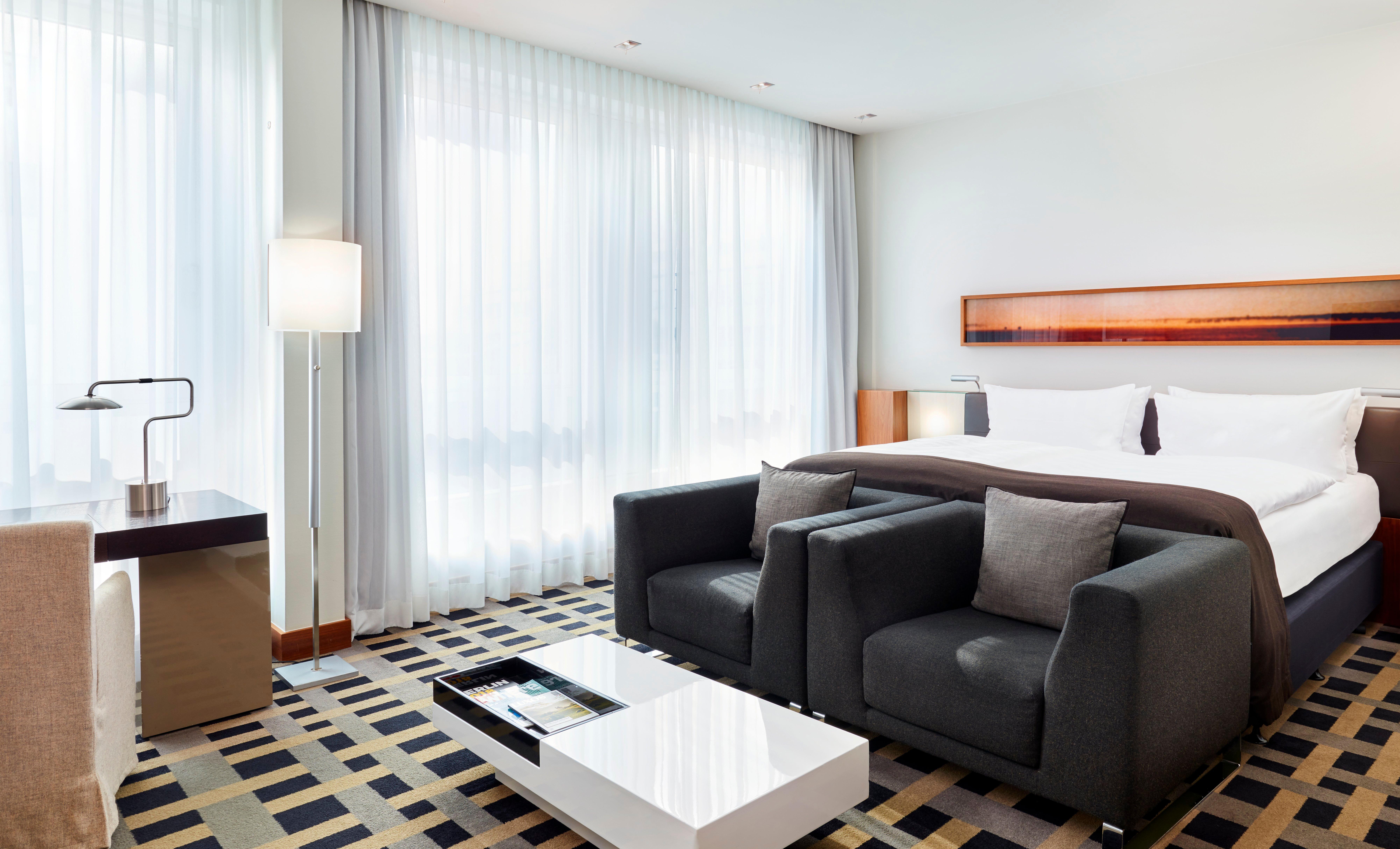 Intercontinental Berlin By Ihg Hotel Bagian luar foto A room at the hotel