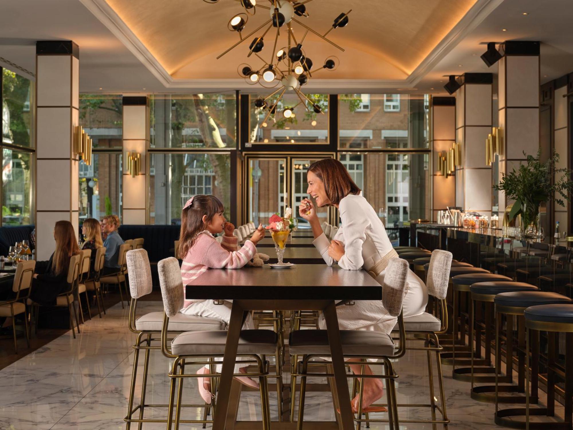 Intercontinental Berlin By Ihg Hotel Bagian luar foto The Bar