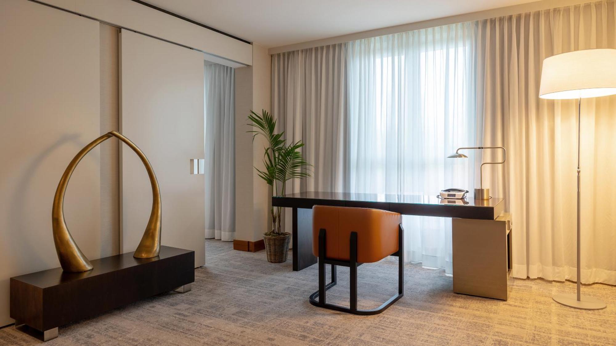Intercontinental Berlin By Ihg Hotel Bagian luar foto A room at the hotel